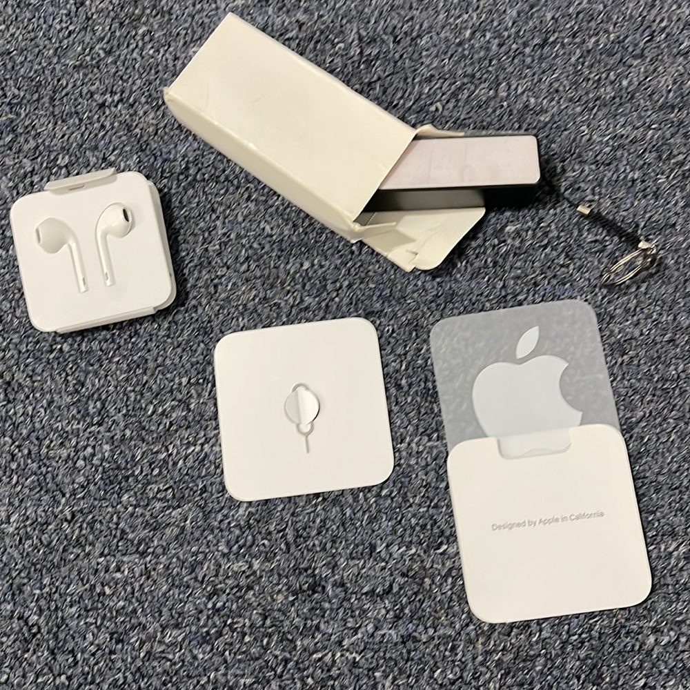 4 phone Accessories🚌✏️📓